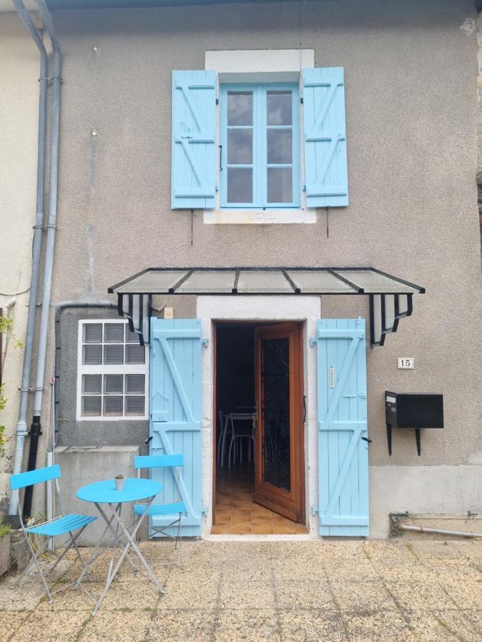 Jolie Petite Maison Dans Village Fortifie Brigueuil Exterior foto